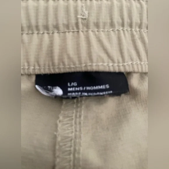 The North Face Men's Tan Shorts L/G - Picture 5 of 5